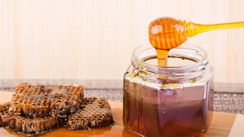 Raw Honey vs Organic Honey: What UK Shoppers Actually Need to Know