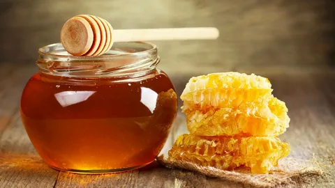 Raw Honey Benefits: 10 Evidence-Based Reasons to Make the Switch